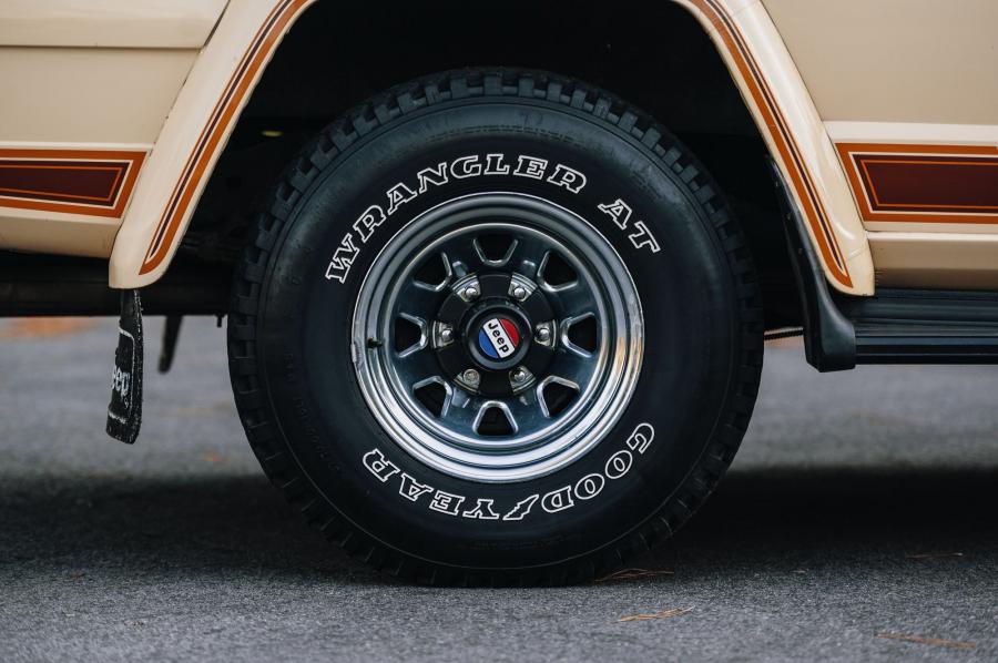 Колеса Jeep Cherokee Laredo (SJ) 1983 года  (фото 39 из 78)